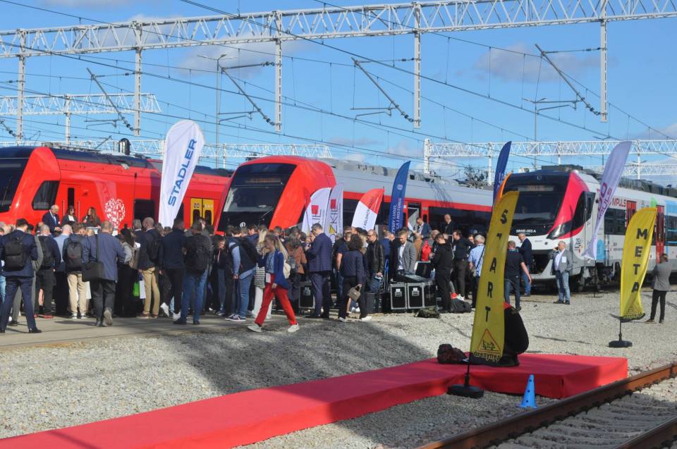 Nowoczesne Pesa Elf 3.0 dla Łódzkiego. 14 nowych pociągów zasili flotę ŁKA [Foto]